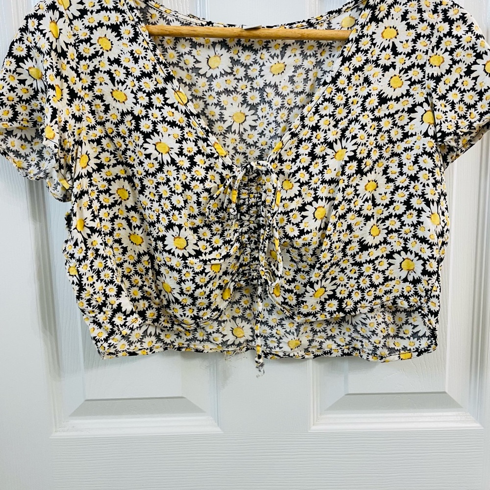 American Eagle Outfitters Yellow & Black Daisy Tie-Front Crop Top